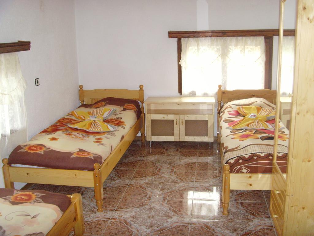 Kuma Lissa Guest House Kozhari Δωμάτιο φωτογραφία